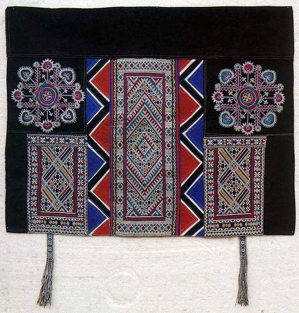 侗族织锦背带裙