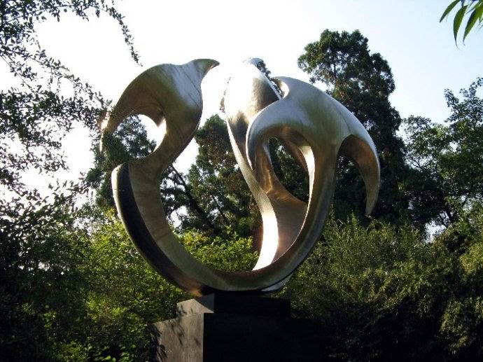 北京大学百年校庆雕塑