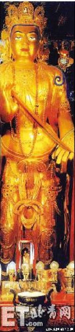 「三绝」之冠,要数万福阁内的立像佛尊白檀木强巴大