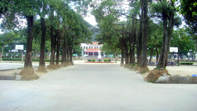 普宁市梅峰中学