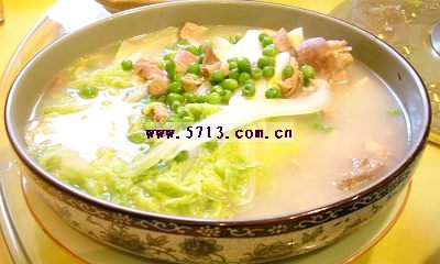  p>珍珠翡翠白玉汤是一道用白菜帮子,菠菜叶儿(翡翠),馊豆腐( a href=