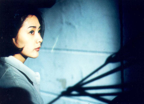 的书,一次与人争吵后被判入狱,深感自卑的他不断被外界批评为三流作家