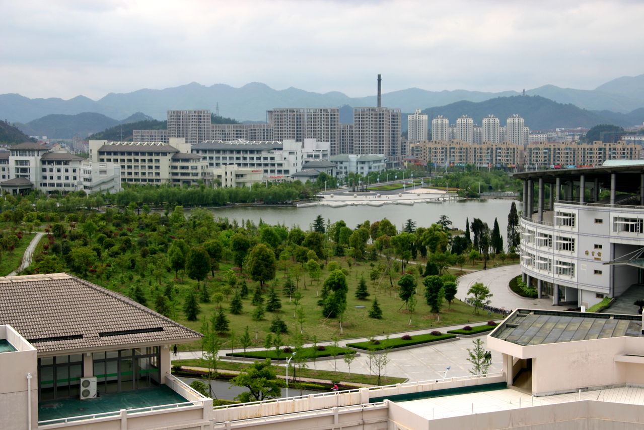  p>浙江农林大学(zhejiang a&f university),简称"浙农林大",位于