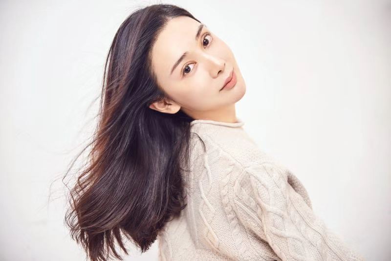  p>郝泽嘉 i>(原名:郝安磊), /i>1988年4月2日出生于黑龙江省鹤岗 