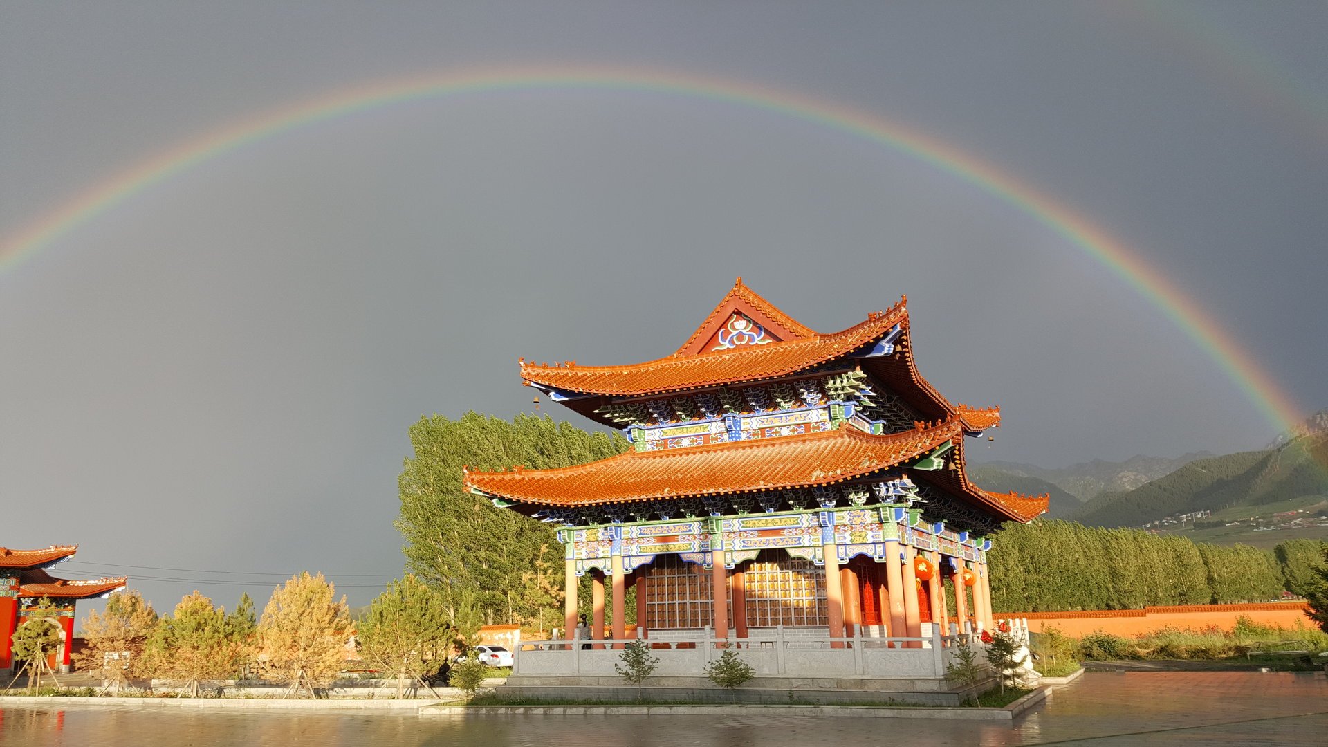  p>法明寺,座落在乌鲁木齐县板房沟照壁山下,距乌鲁木齐市市区48公里.