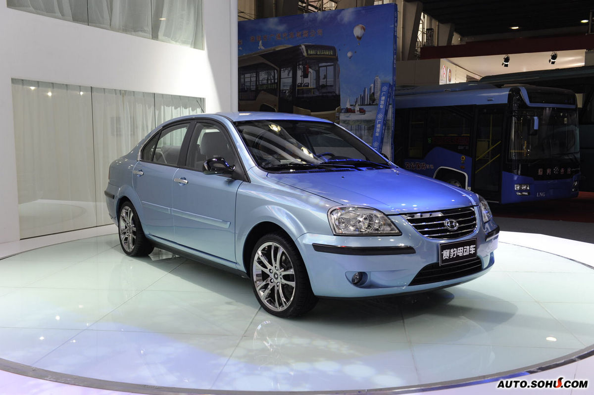 在喜庆的气氛中,哈飞汽车宣告:深圳生产基地剪彩投产,哈飞赛豹v