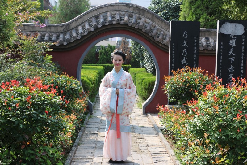 data-lemmaid="130605">汉族 /a>,现广义指中国人以及具有中华民族