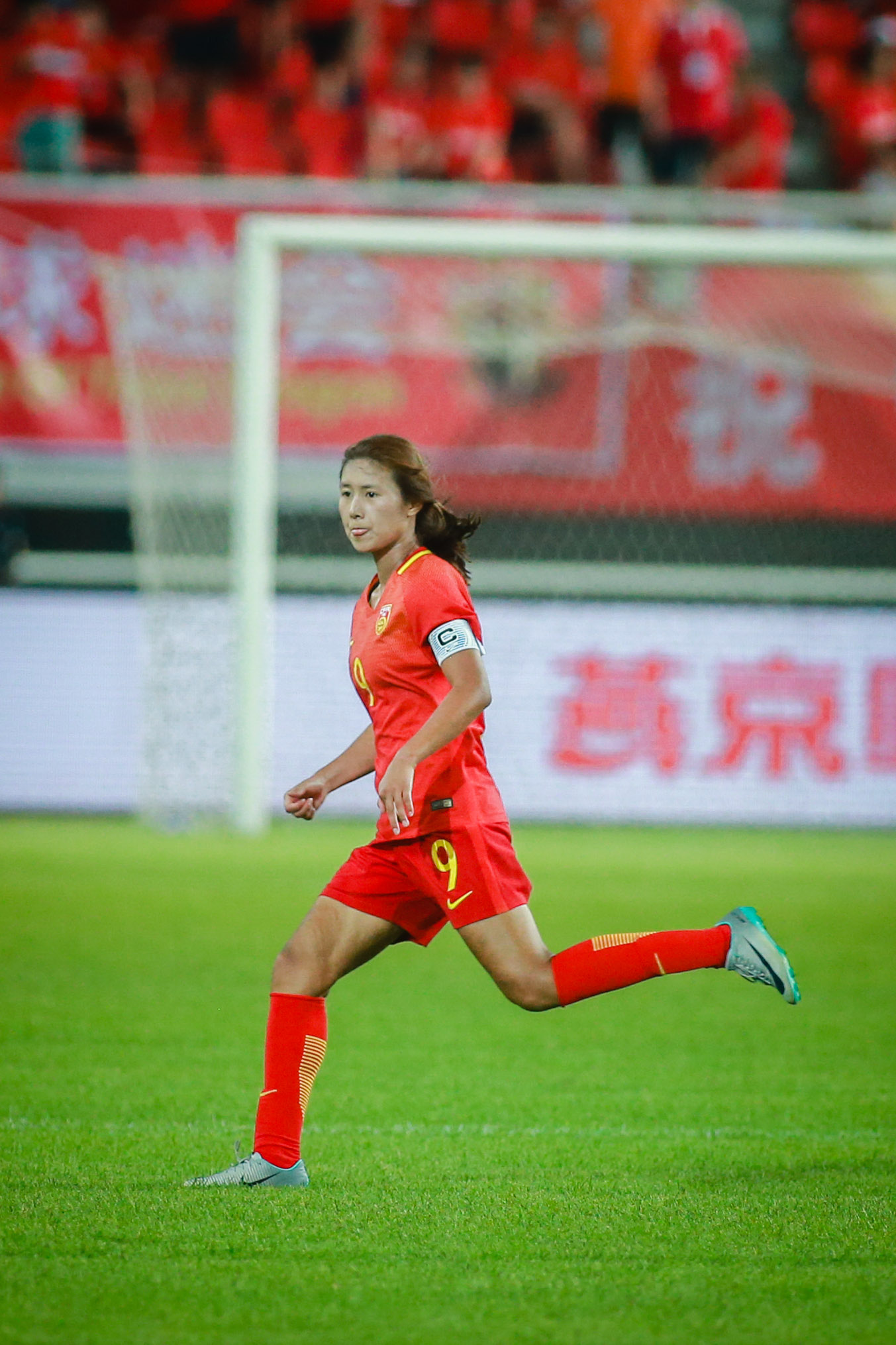 data-id="gnzrfy6gx5">沈梦雨,生于2001年8月19日,中国女子足球运动员