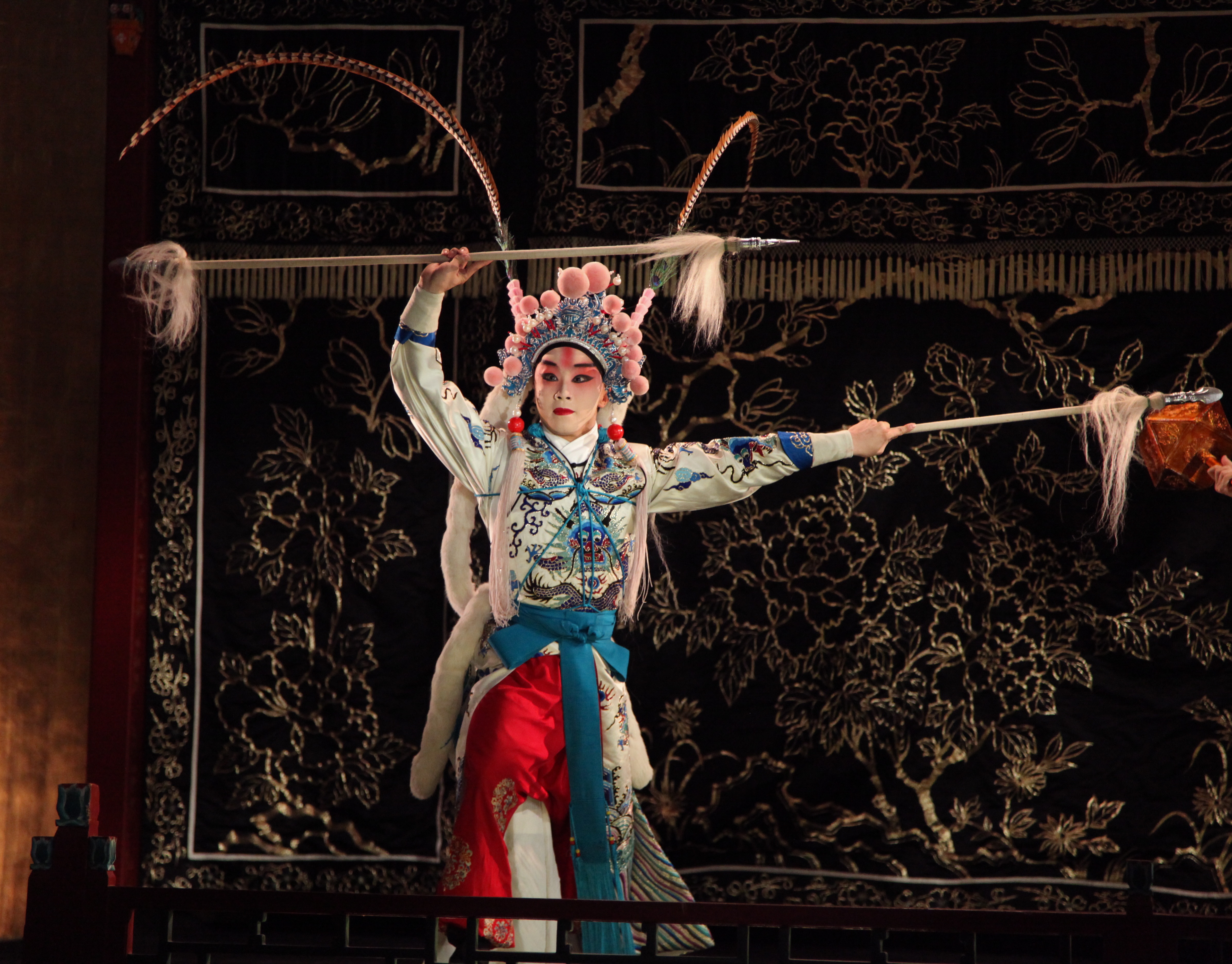 男,汉族,1983年出生,北京京剧院优秀青年武生演员,国家一级演员