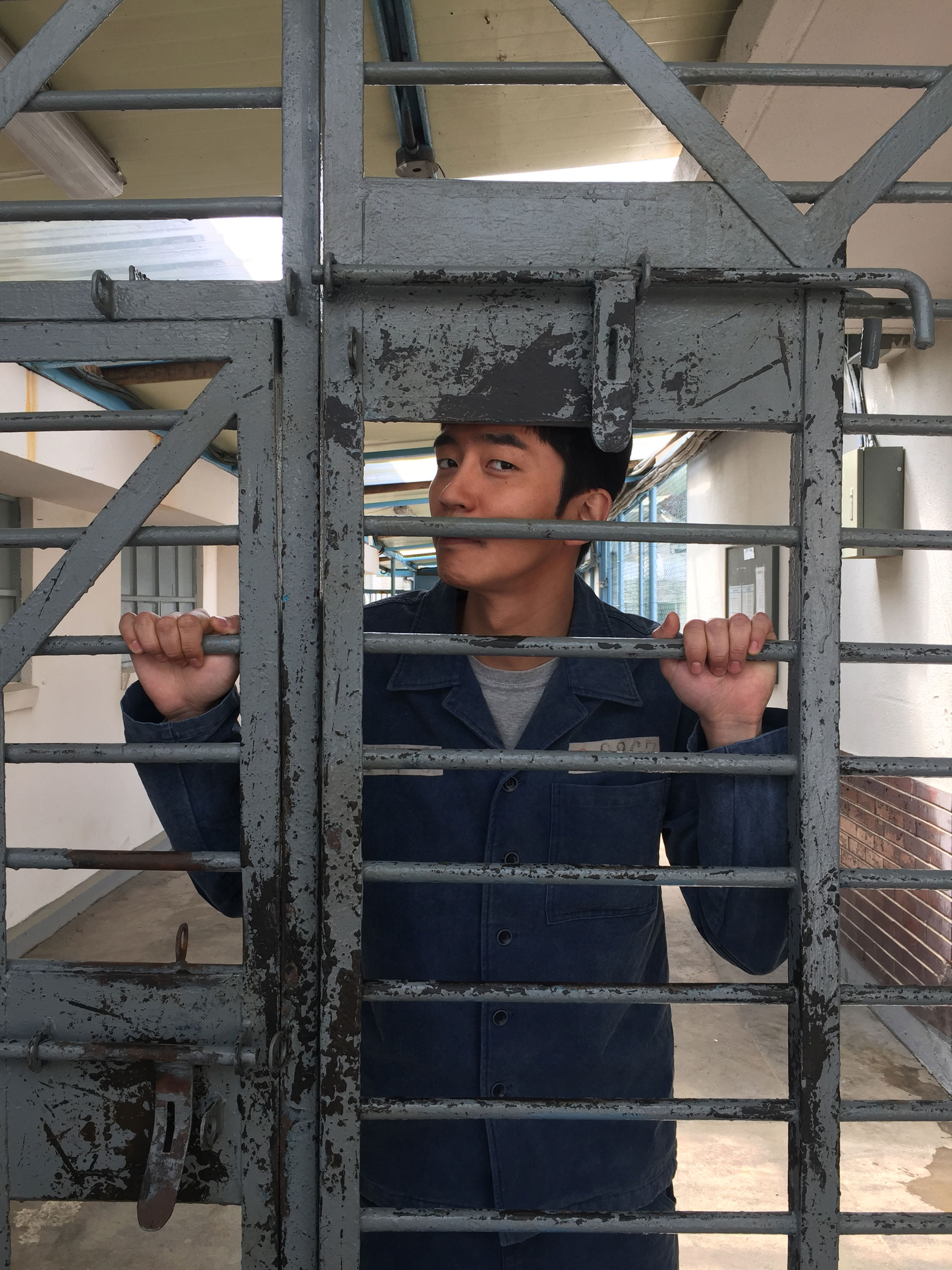  p>《监狱》是由 a target="_blank" href="/item/罗贤/24236924"