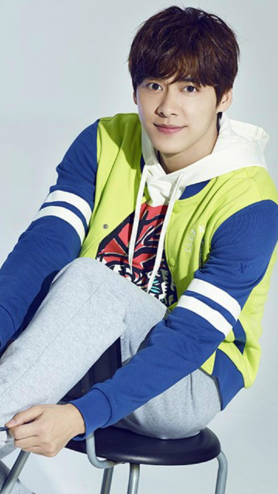  p>李易峰,1987年5月4日出生于四川省成都市,中国内地男演员,流行乐