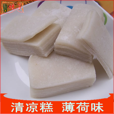  p>清凉糕是浙江金华地区传统特色冷饮小吃,用番薯淀粉(又称红薯淀粉