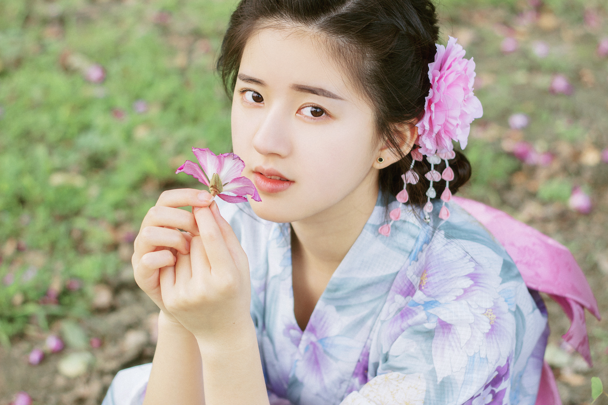  p>赵露思,1998年11月9日出生于四川省成都市,中国内地女演员.