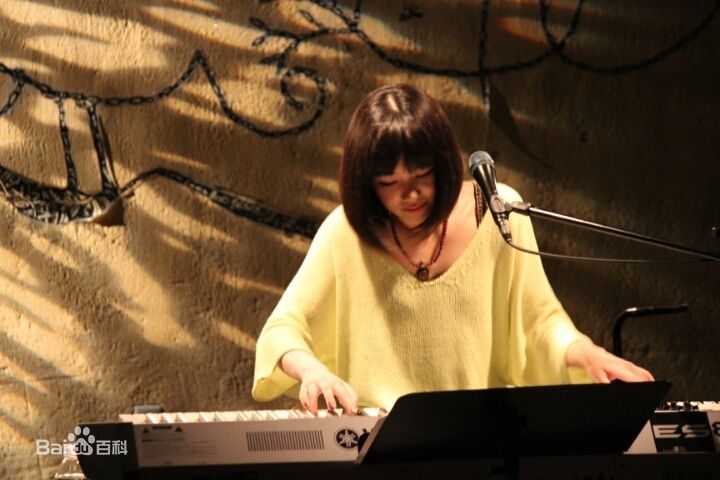  p>奥村初音,日本著名女歌手与演员,2007年出道,至今仍被称为乐坛抒情