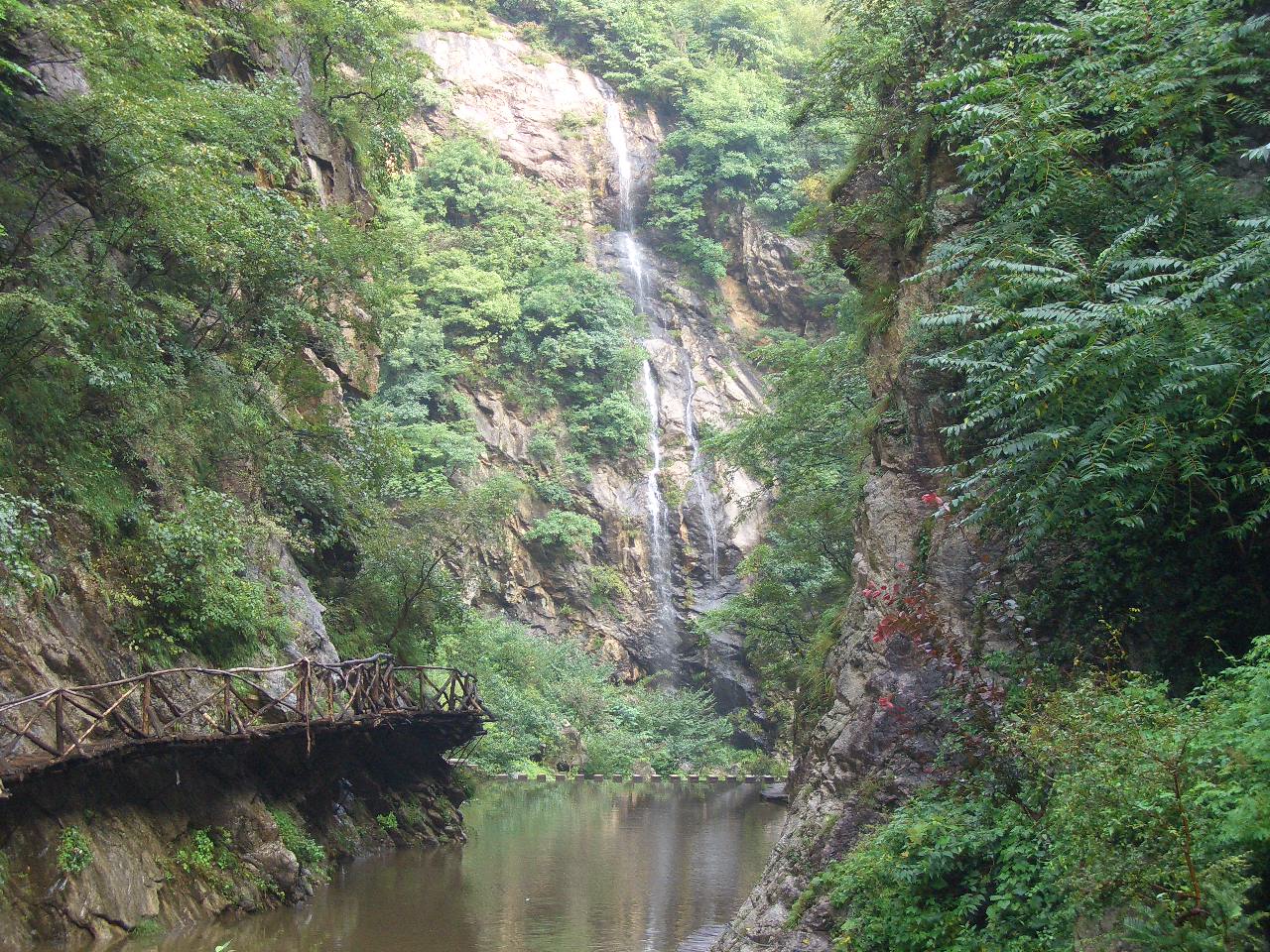  p>养子沟生态旅游风景区,位于 a target="_blank" href="/item/河南