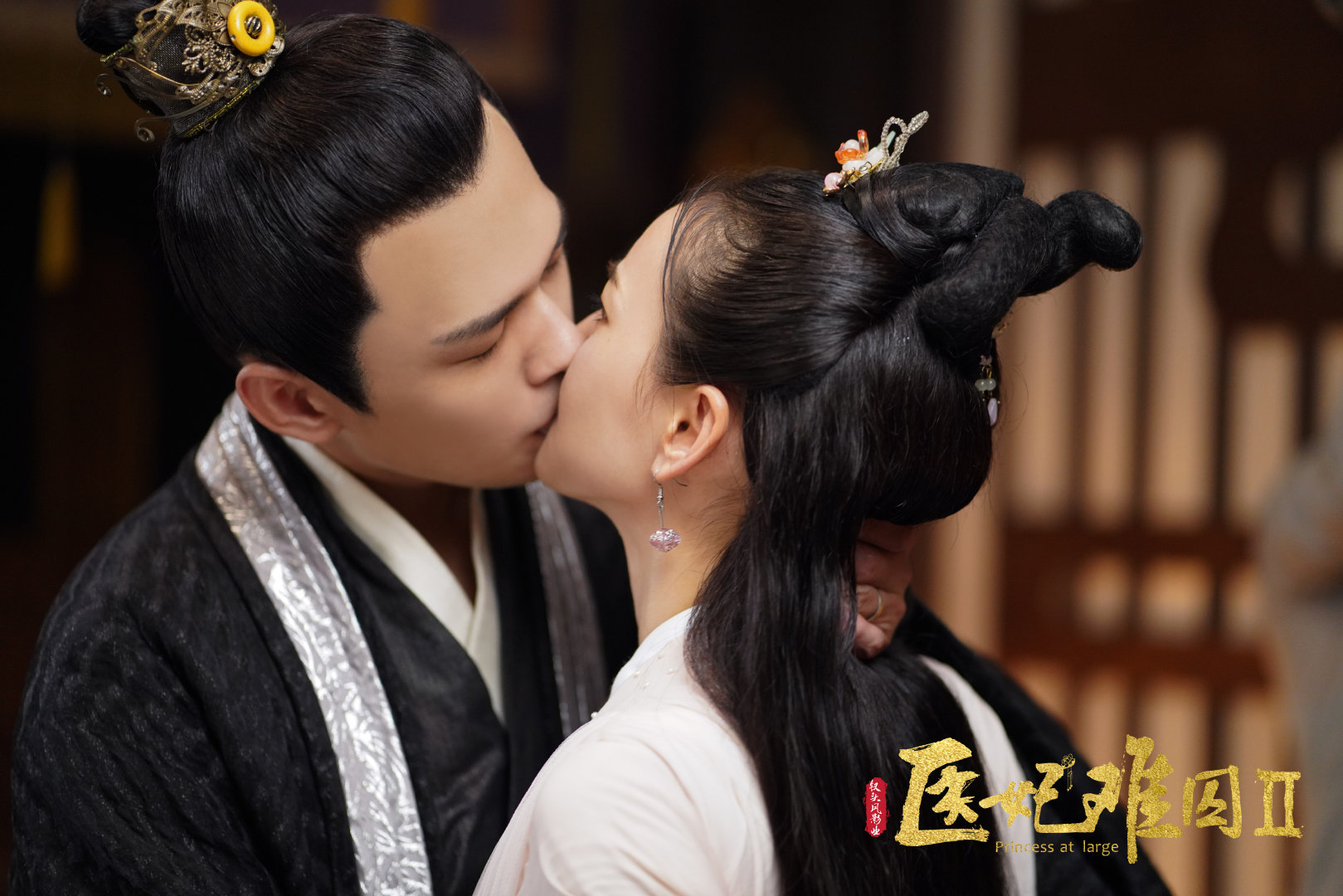 是由李双武执导,<a target="