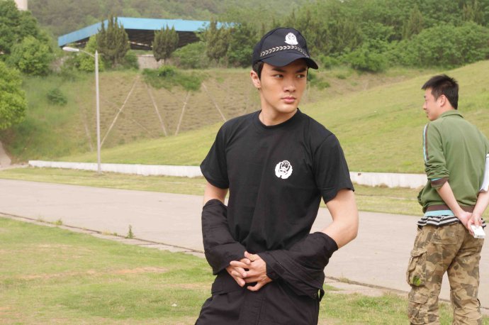 鹰巢预备警官