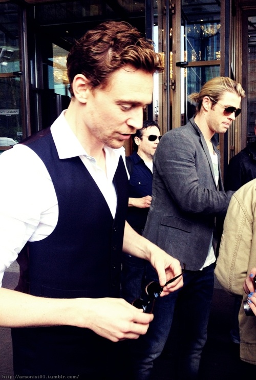  p>汤姆·希德勒斯顿 i>(tom hiddleston) /i>,全名托马斯·威廉