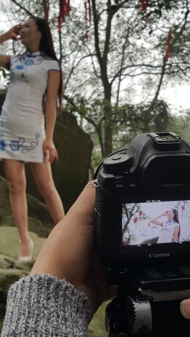  p data-id="gn2qyzwxnz">《酒城雨巷》是黄跃蓉演唱的歌曲,由卜庆振