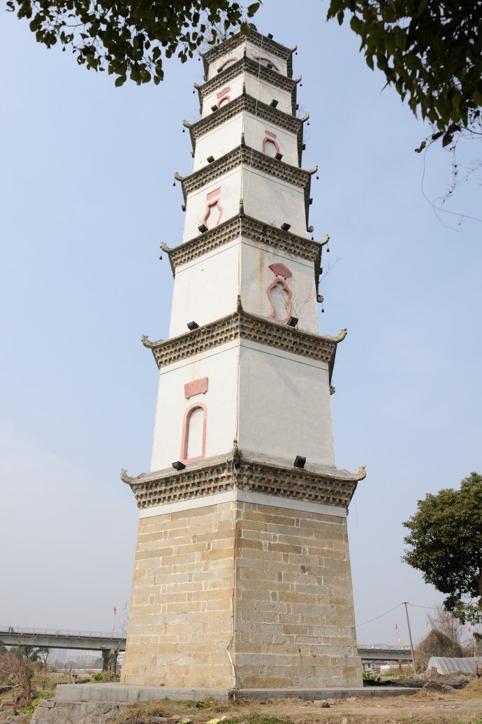  p>回澜塔,位于 a target="_blank" href="/item/奉新县/6007057"