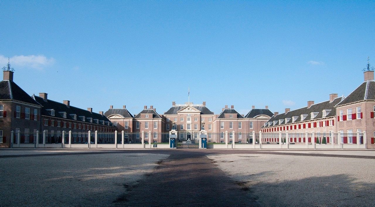  p>昔日 a target="_blank" href="/item/荷兰/190469" data-lemmaid=