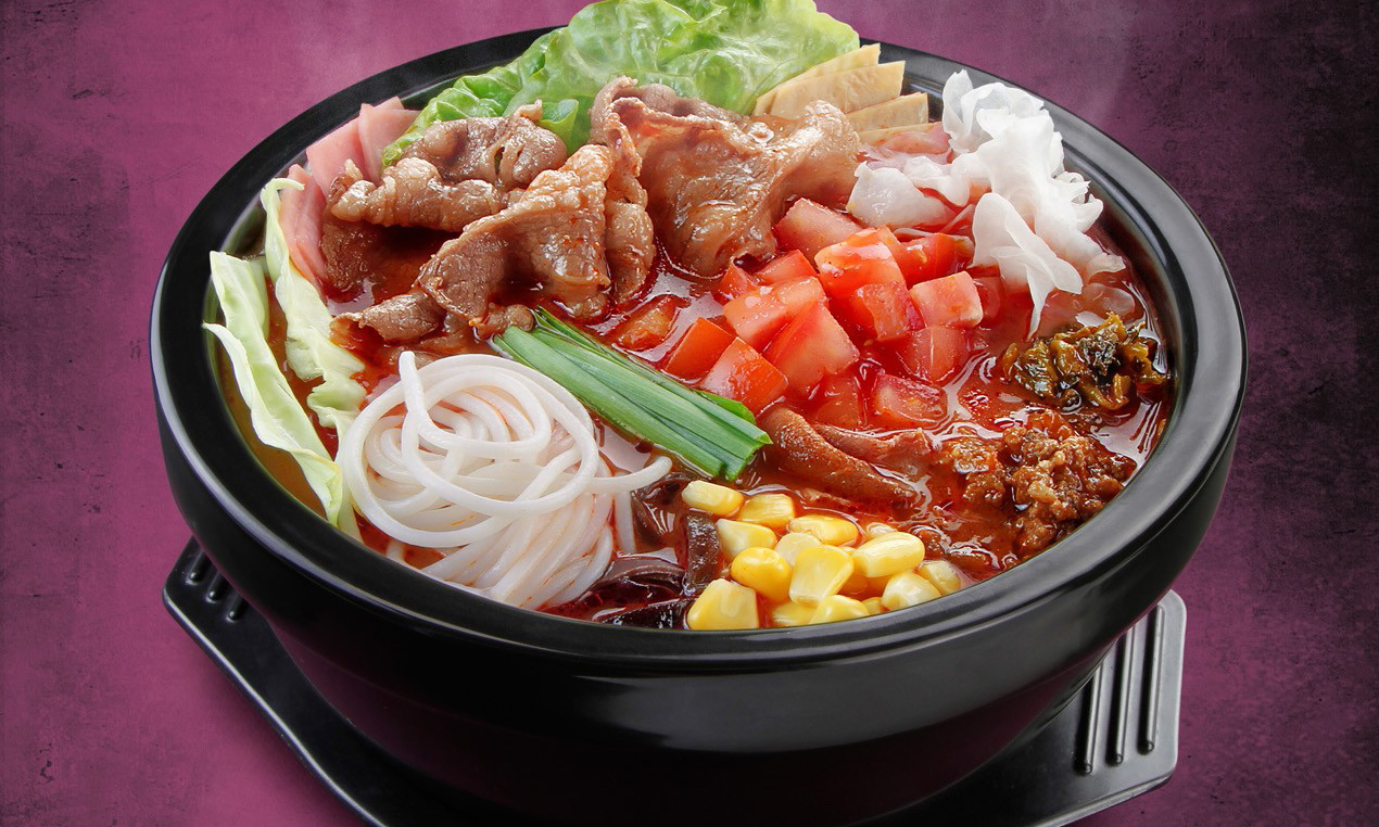  p data-id="go09u9muoi">云南米线是著名的地方小吃,也是当地人最