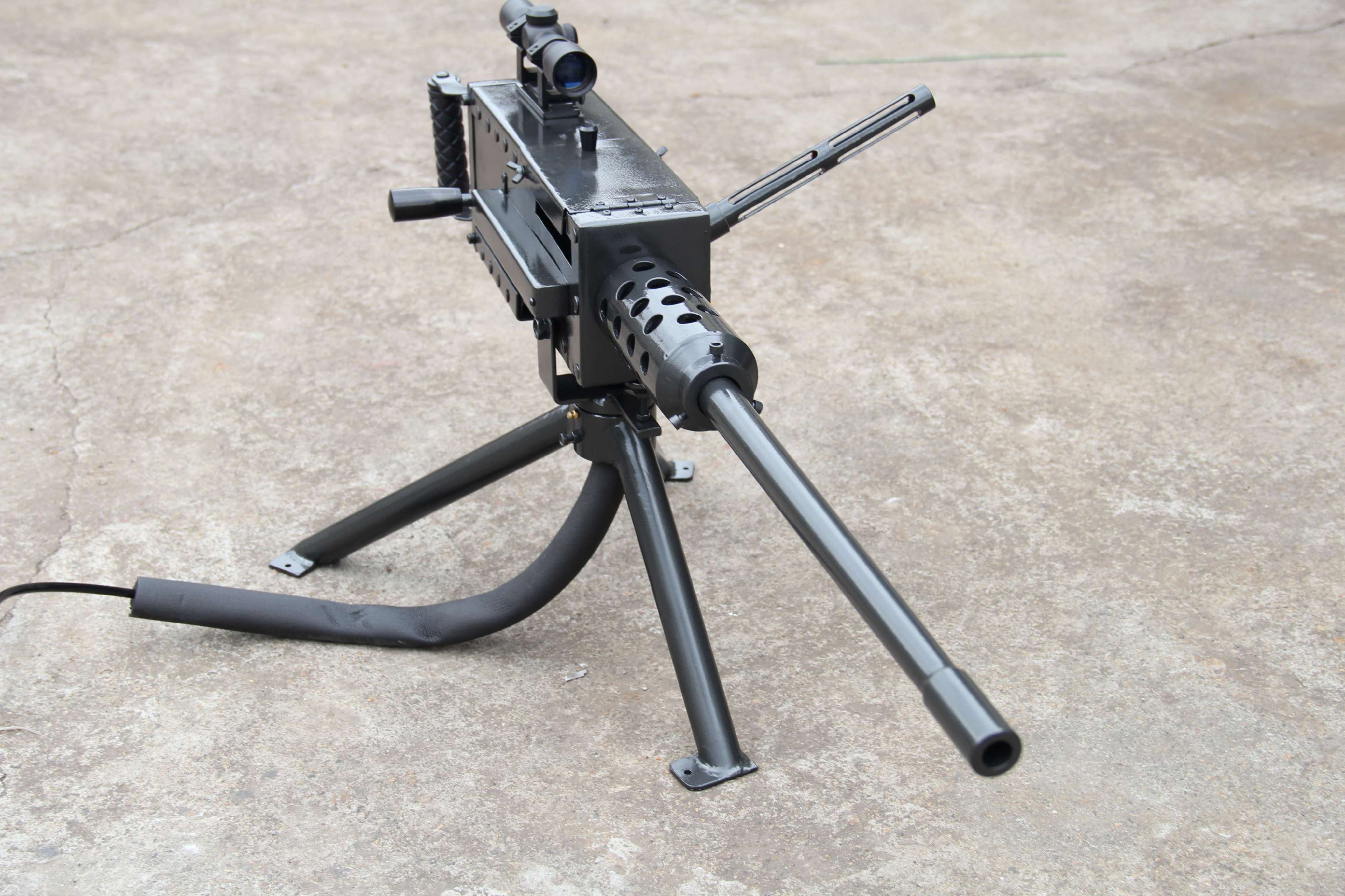 连续自动射击的小口径 a target="_blank" href="/item/火炮/2629216"