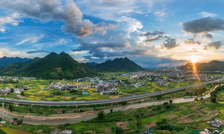 陂头镇,隶属于广东省河源市 a target="_blank" href="/item/连平县