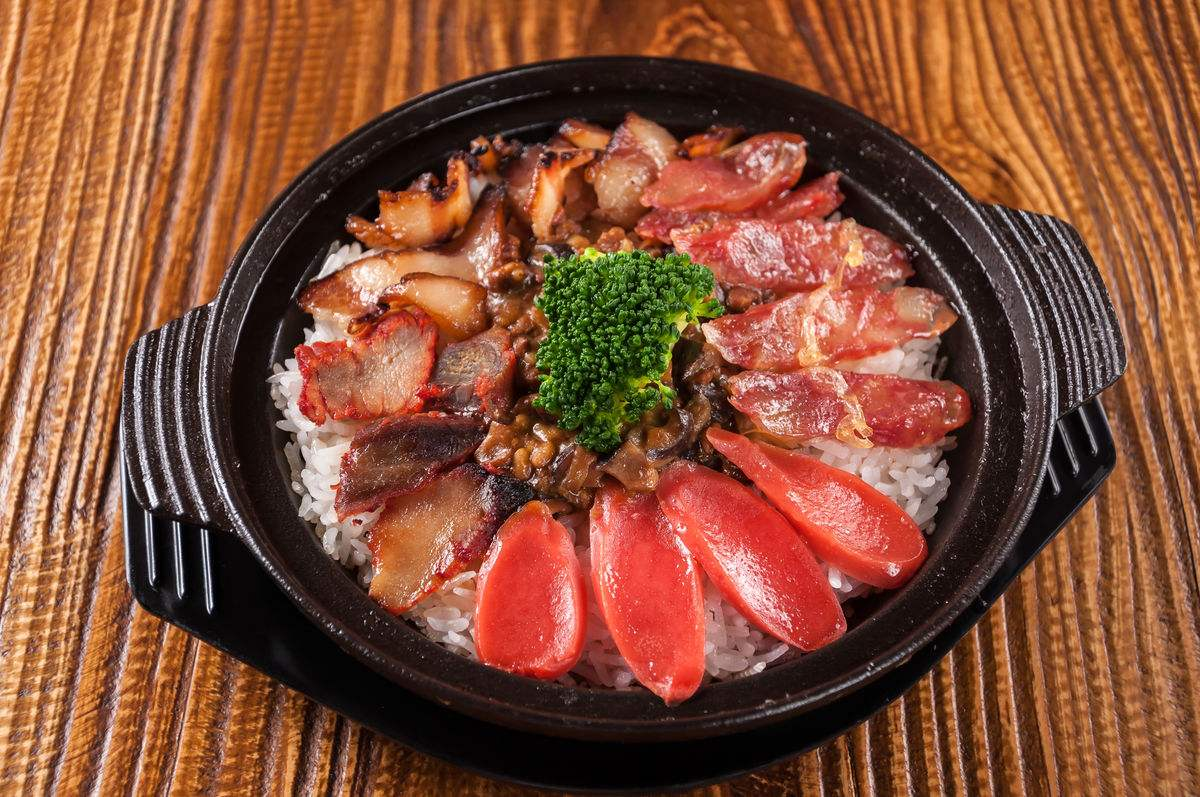  p>腊肉煲仔饭是一道菜品,制作原料主要有 a target="_blank" href="