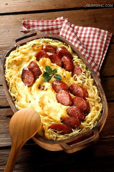 几乎所有的英国酒吧都会做这道菜.价钱10~5英镑不等.品尝