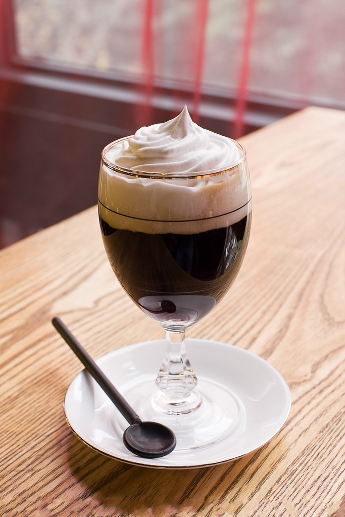  p>爱尔兰咖啡(irish coffee)是一款鸡尾酒,是以爱尔兰威士忌为基酒