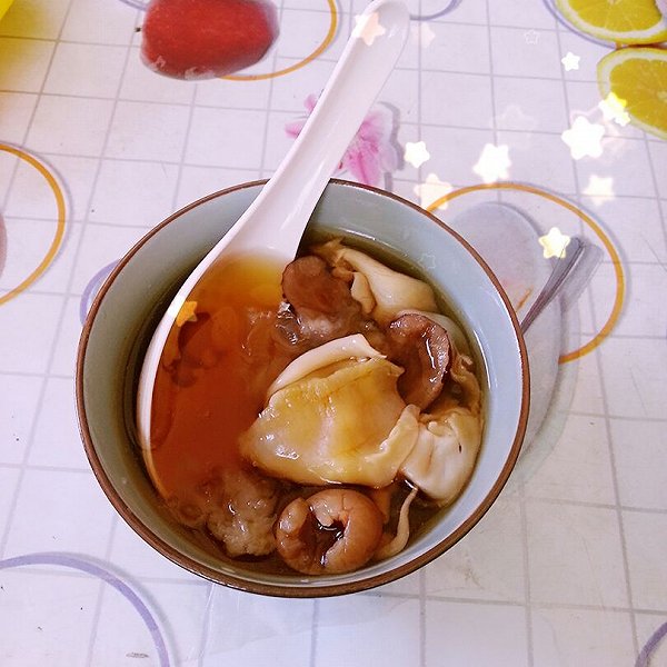  p>花胶红枣糖水是一道简单的家常饮品,主料是花胶,红枣,蜜枣, a href