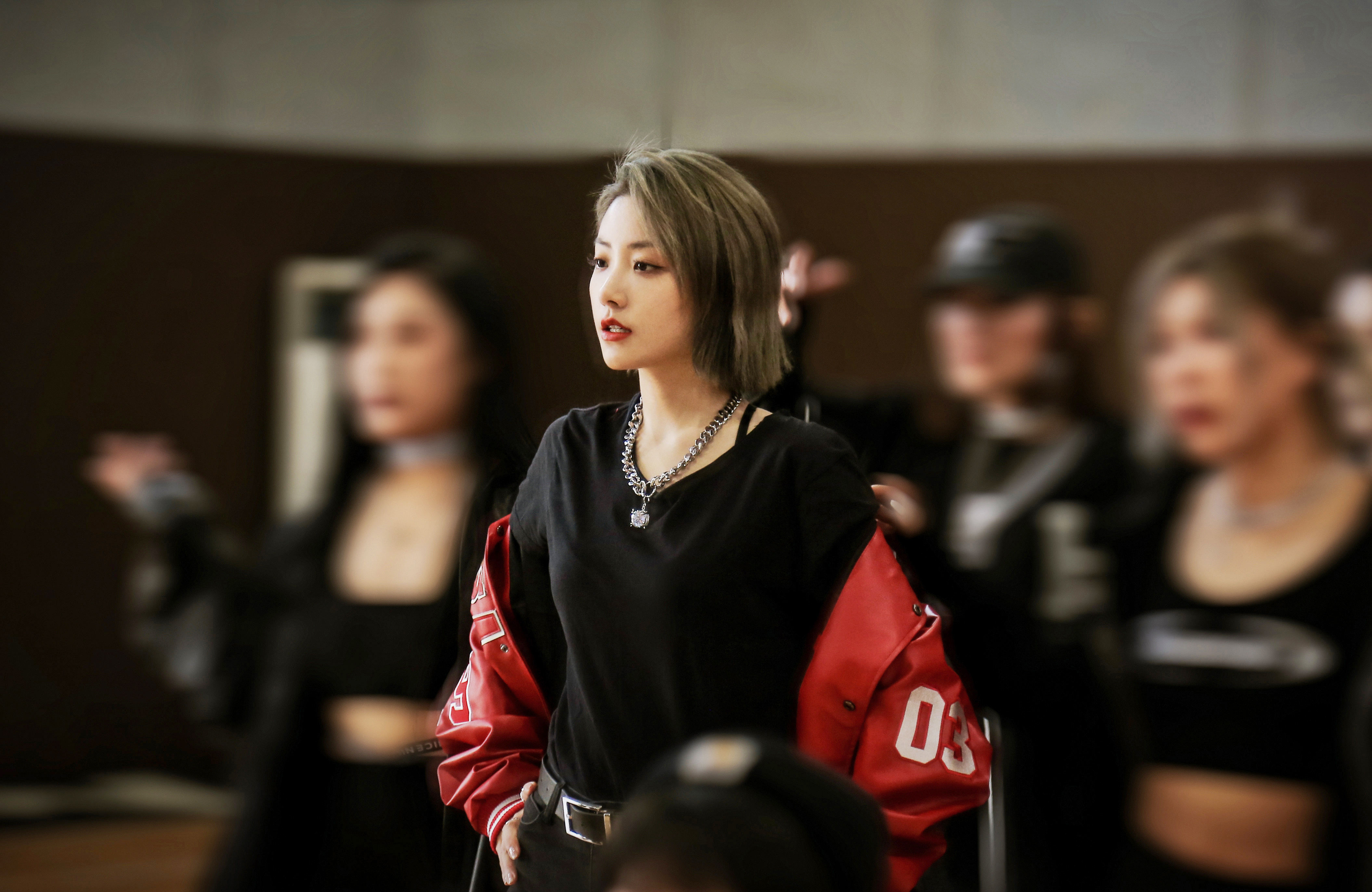  p>《蔷薇之巅》是由董乐和 a target="_blank" href="/item/喻言