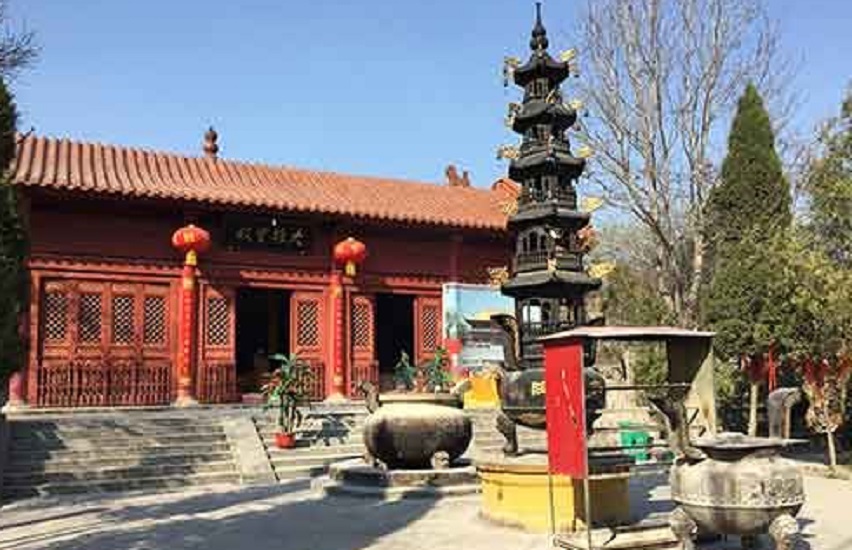  p>白衣庵,位于安徽省凤阳县临淮关镇西关街白衣庵巷内,坐北朝南.