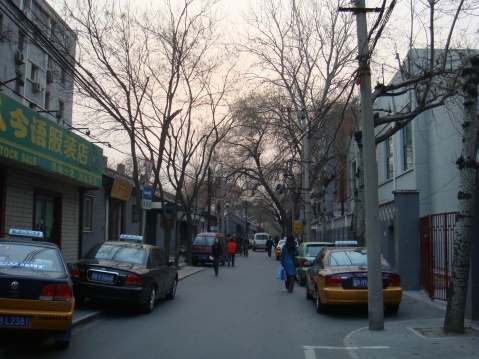 五里坨中学位于北京市西城长椿街,共计房屋48户.