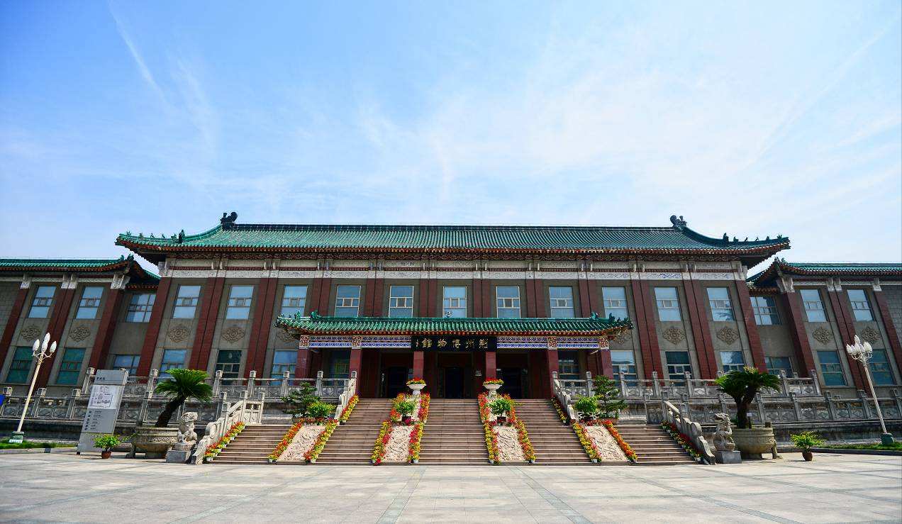  p>荆州博物馆位于湖北省 a target="_blank" href="/item/荆州市">