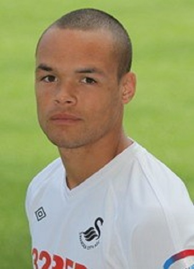 thomas(实际上叫科里·托马斯—corey thomas )他是一名威尔士球员