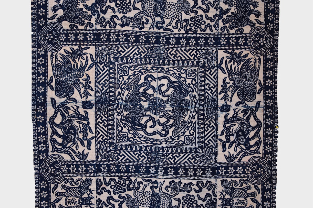  p>《麒麟送子》为湖北天门地区的蓝印花布被面,是湖北美术学院教授张