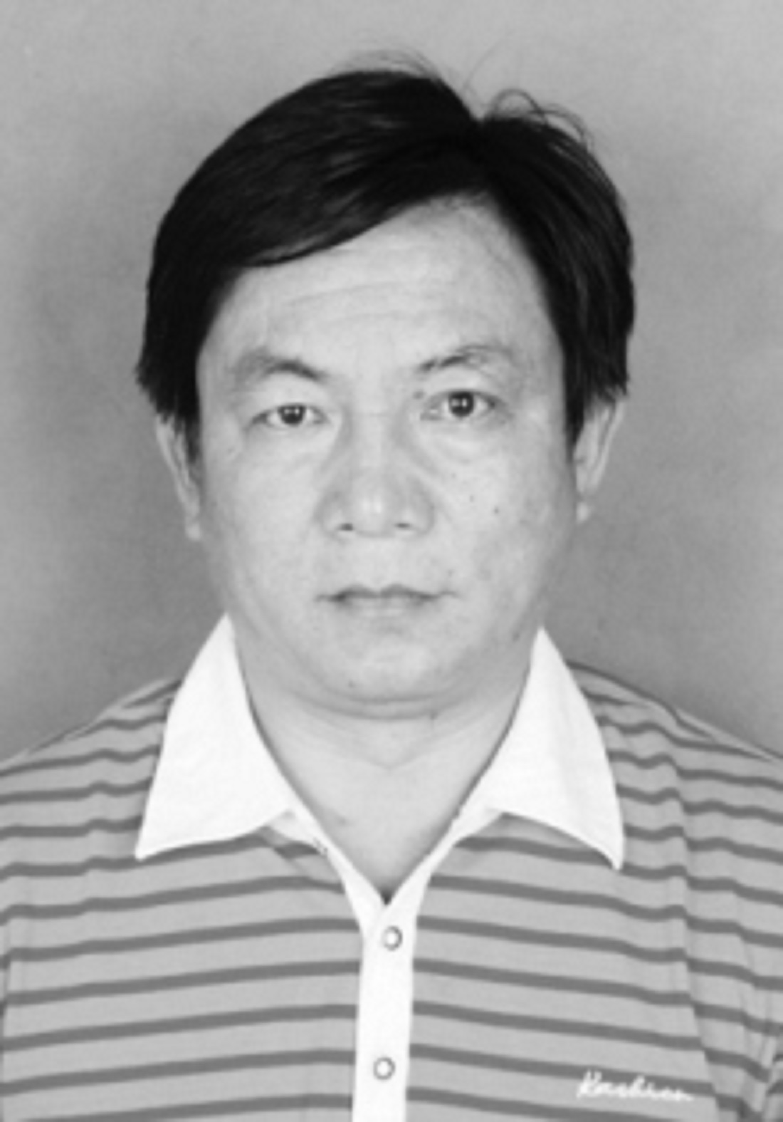 男,1966年10月出生,2000年12月入党,现任诸暨市五泄镇五泄村党支部