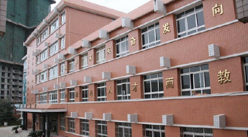 贵州省龙里中学