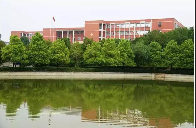 data-id="gnbhp2l2eu">邵阳县石齐学校是2004年12月3日湖南丰都集团