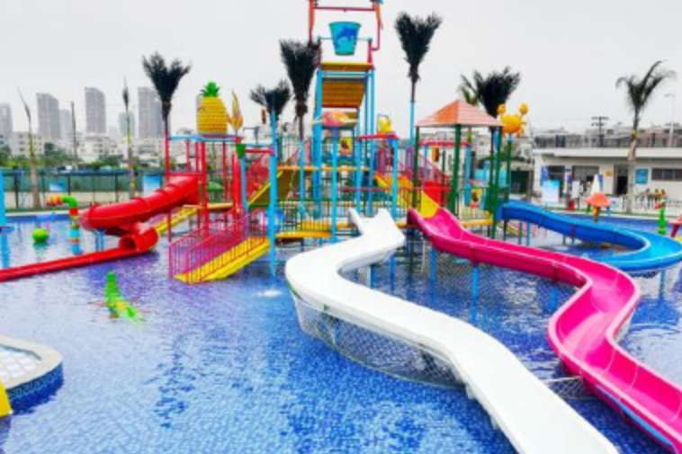  p>蓝月湾水上乐园位于潮州市饶平县刘厝埭村前东南侧鳗场