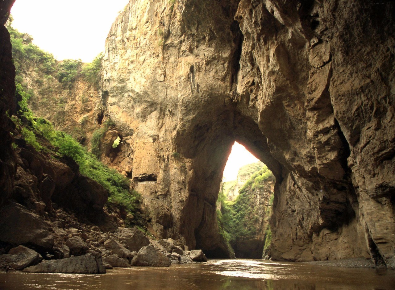 猴儿关景区位于贵州省六盘水市水城县,是