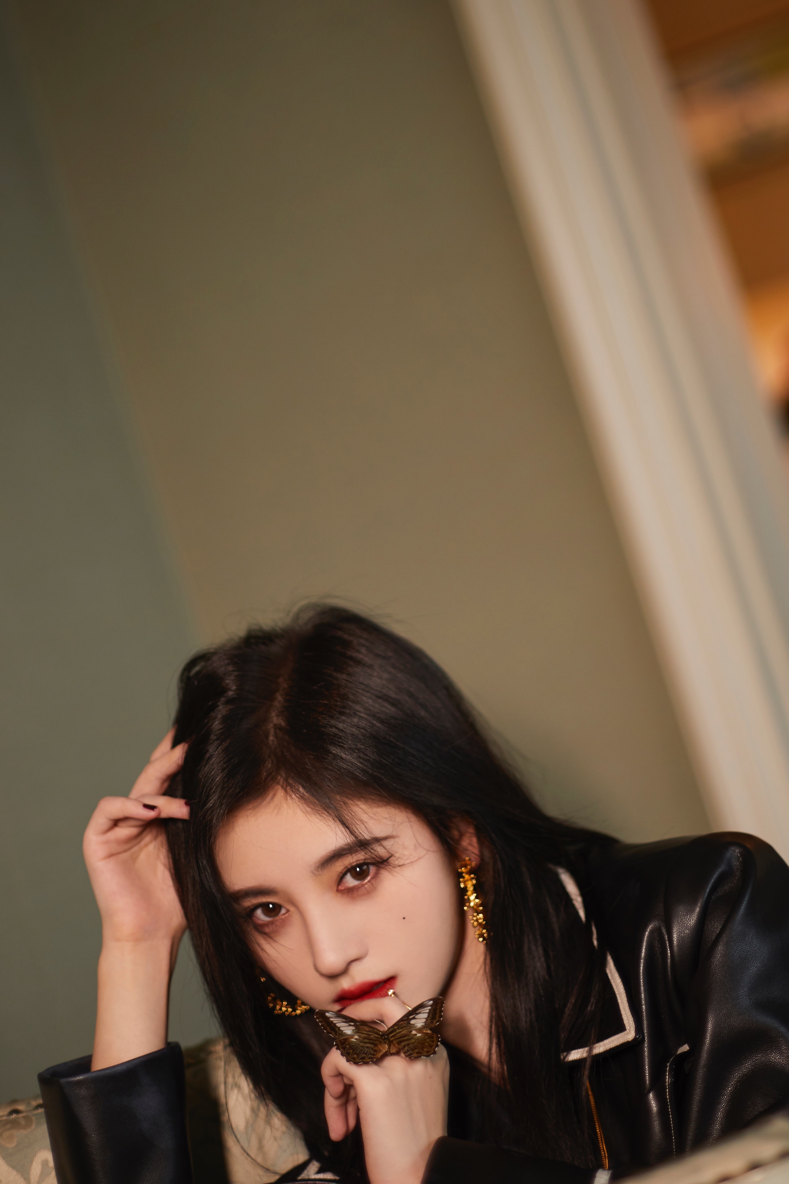  p>鞠婧祎(kiku),1994年6月18日出生于四川省遂宁市,中国内地影视女