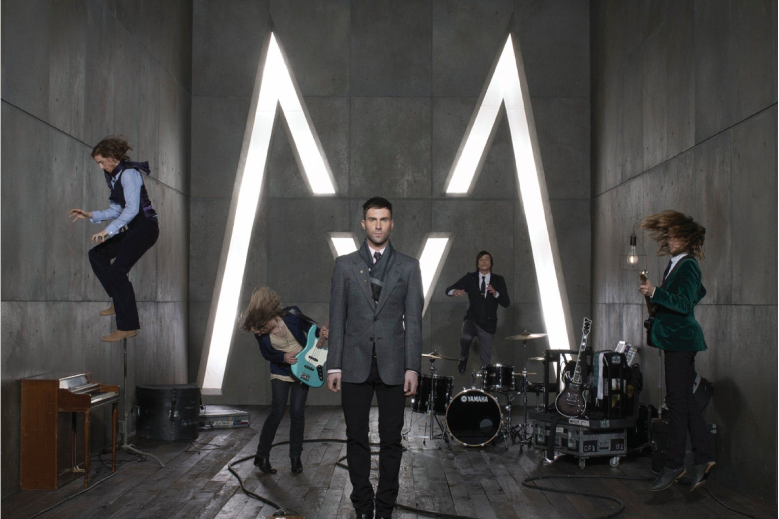  p>《not falling apart》是maroon 5演唱的一首歌曲,于2007年5月16日