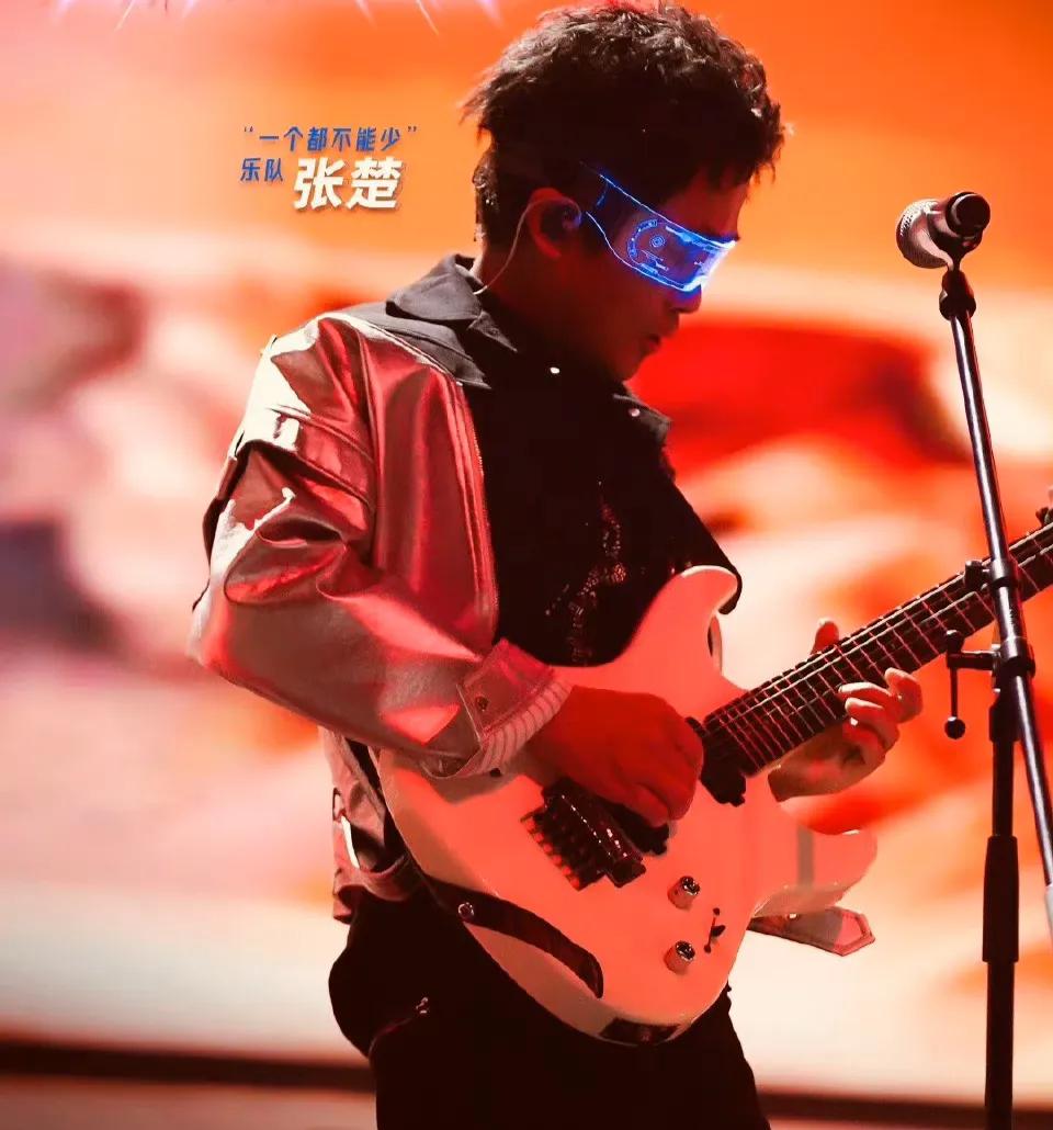 《闪光的乐队》张楚没变，五个人唱两句词，还是和主流对着干_百科TA说