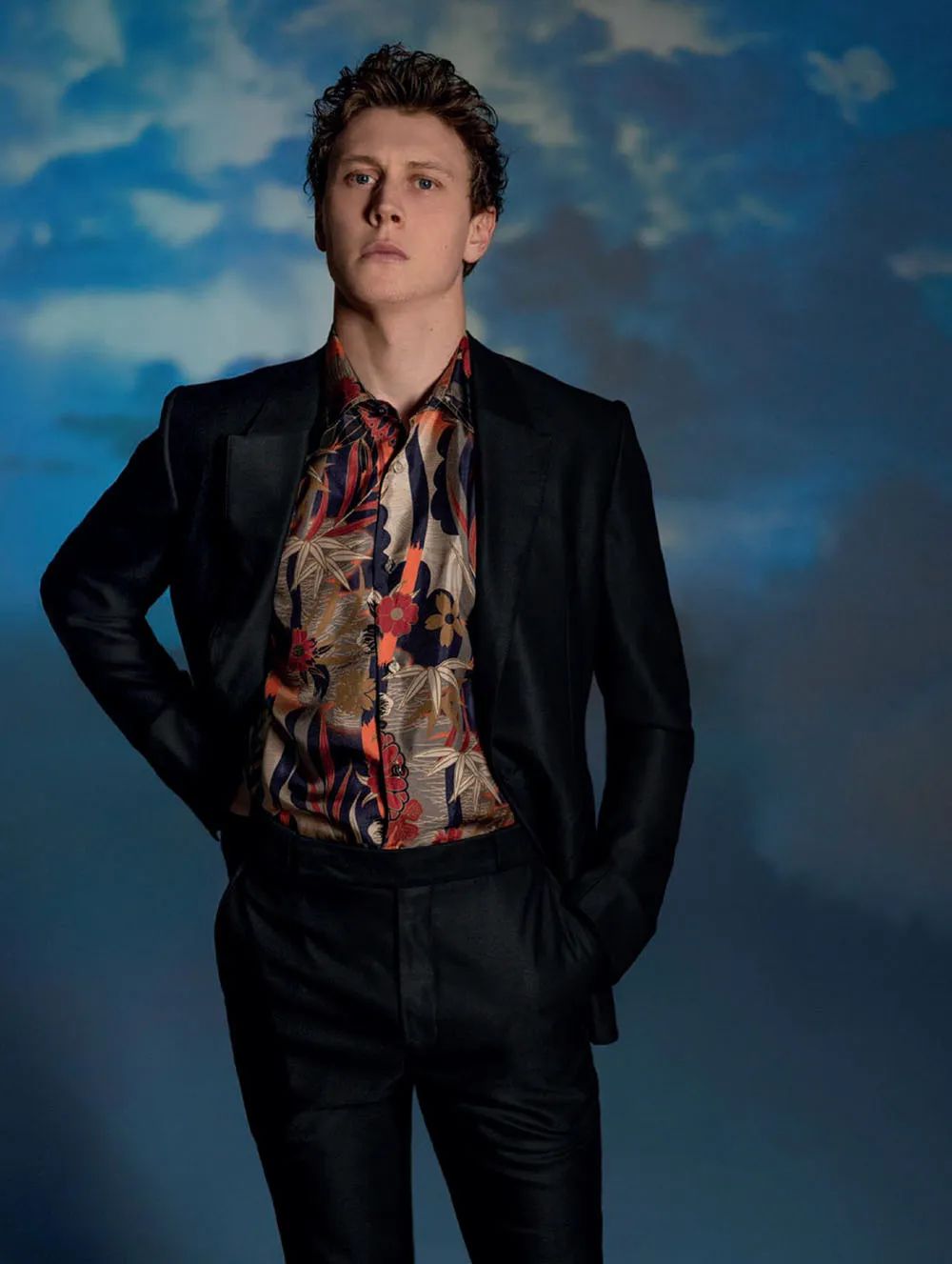  p>乔治·麦凯 i>(george mackay) /i>,1992年3月13日出生于英国伦敦