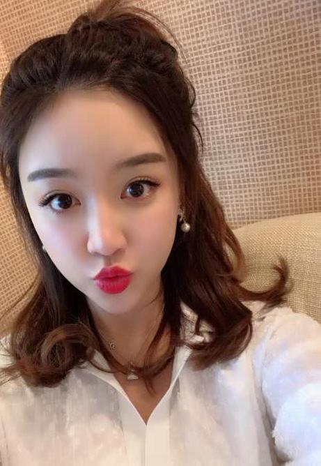  p>朱宸慧,昵称 a target="_blank" href="/item/雪梨/53928453" data