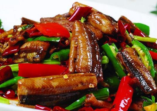 红辣椒爆炒鳝片