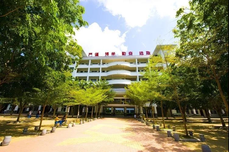  p>海南中学三亚学校(hainan middle school-sanya school),是由海南